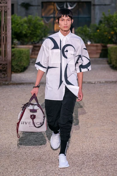 Look 37